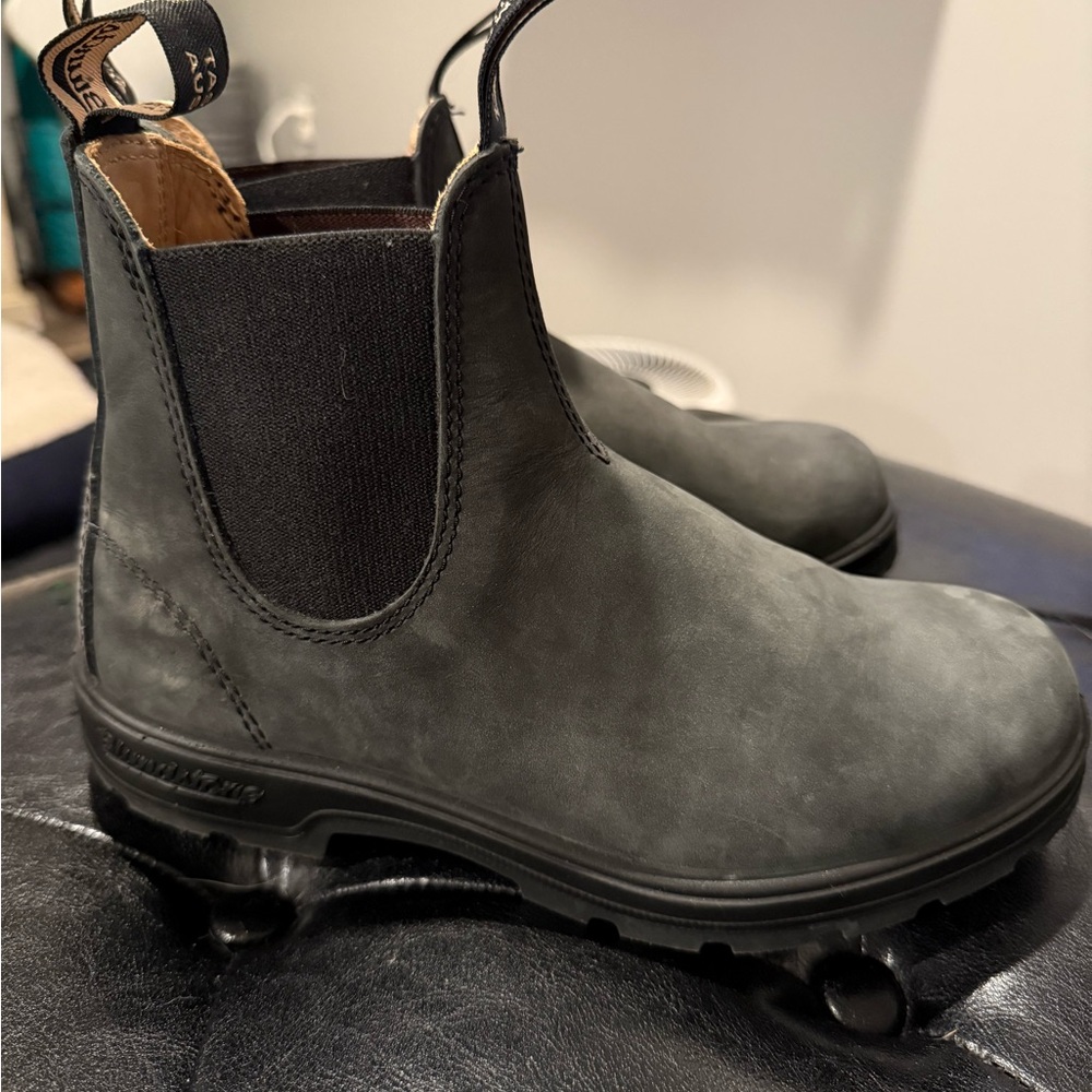 Blundstone #587 Rustic Black Chelsea Boots